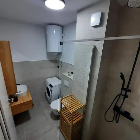 Njivice, Otok Krk, Dora דירה *