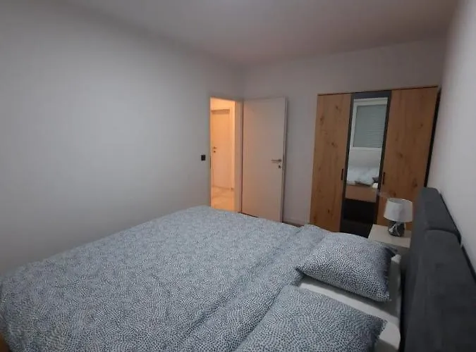 Njivice, Otok Krk, Dora *