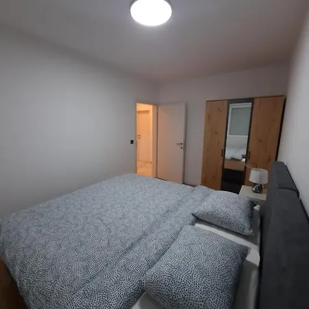 Njivice, Otok Krk, Dora *