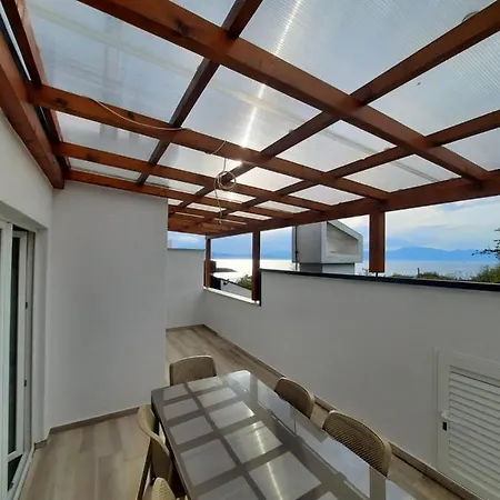 Daire Njivice, Otok Krk, Dora Njivice