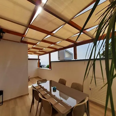 Njivice, Otok Krk, Dora *