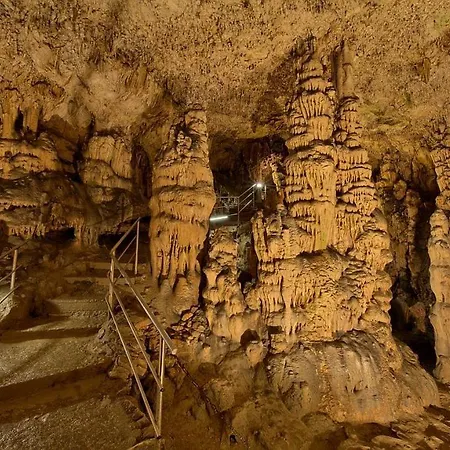 Njivice, Otok Krk, Dora Daire Njivice